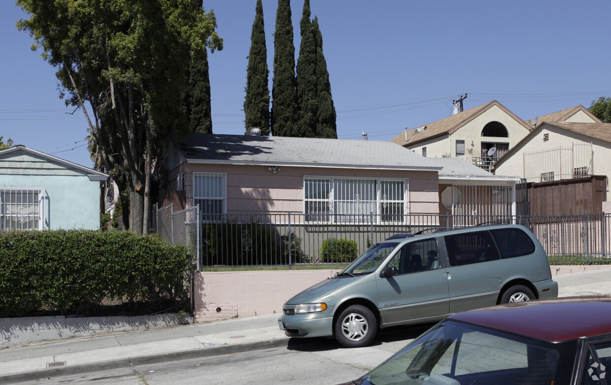 Foto del edificio - 4222-4224 Winona Ave