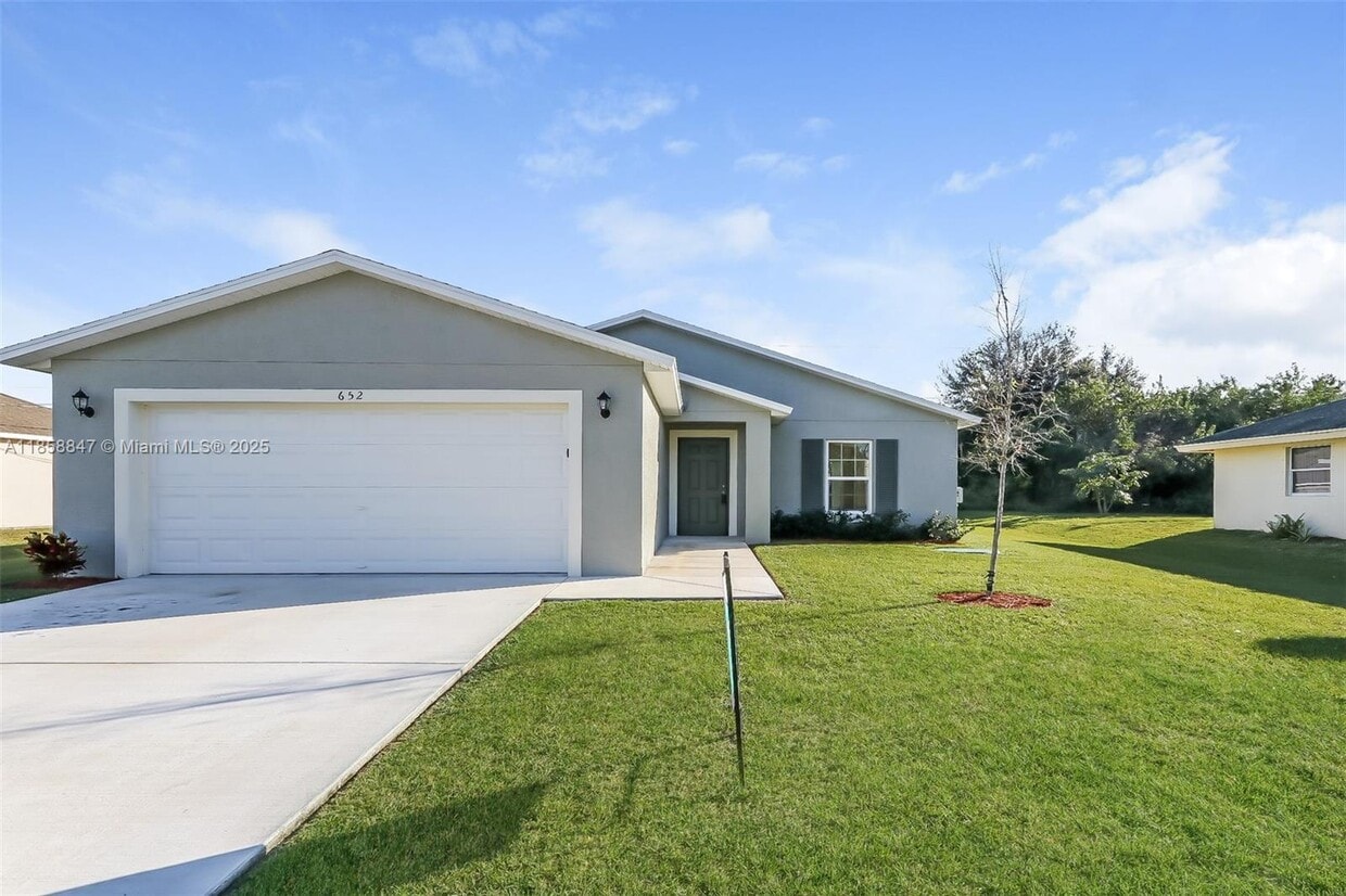 Foto principal - 652 SW Jacoby Ave