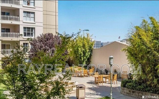Building Photo - 140 S Van Ness Ave