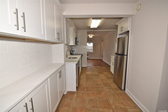 Foto del edificio - 82-30 212th St