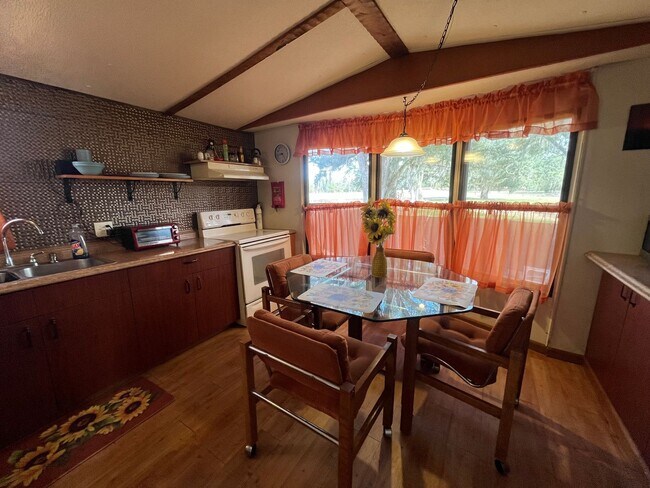 Foto del edificio - Charming 2 Bedroom, 2 Bath FURNISHED Single-Wide Manufactured Home – Just South of Live Oak, FL