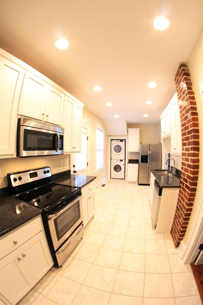 Building Photo - 391 Pinecrest Dr