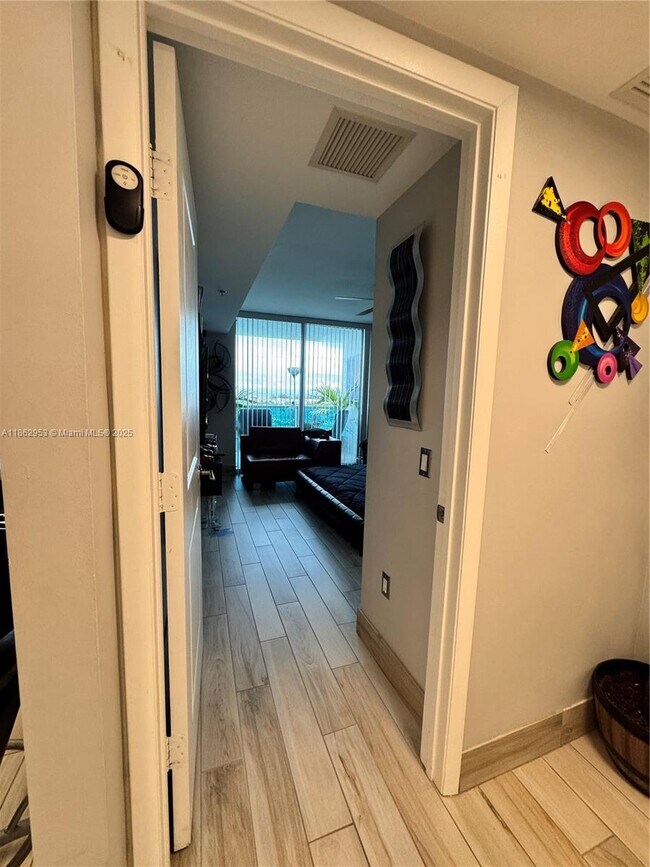 Foto del edificio - 2641 N Flamingo Rd