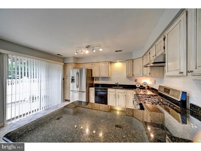 Building Photo - 406 Pebble Creek Ct