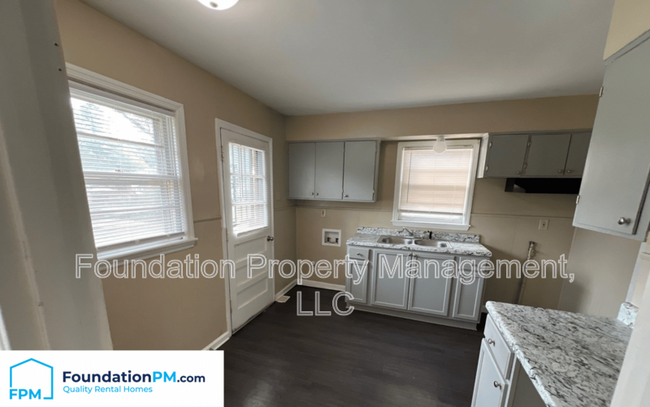 Building Photo - 3300 Parham St