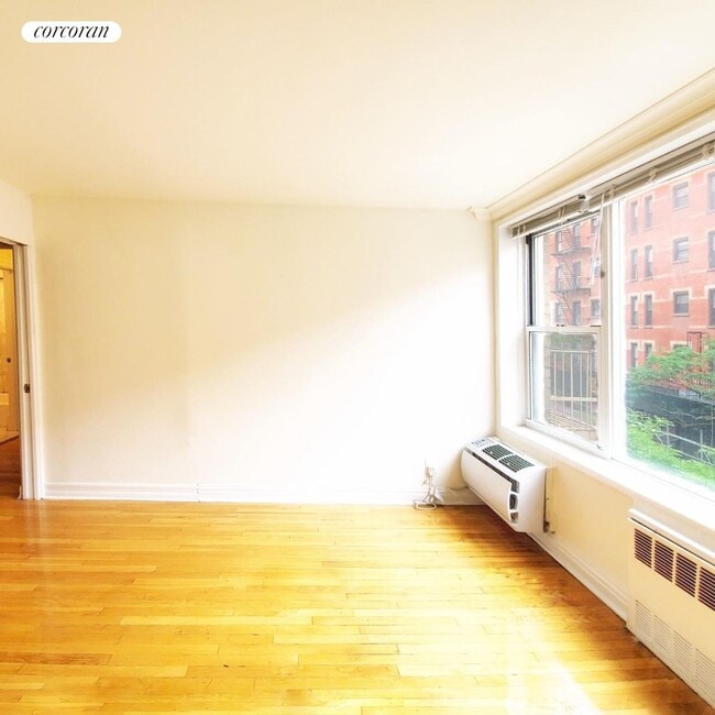 Building Photo - 401 W 56th St
