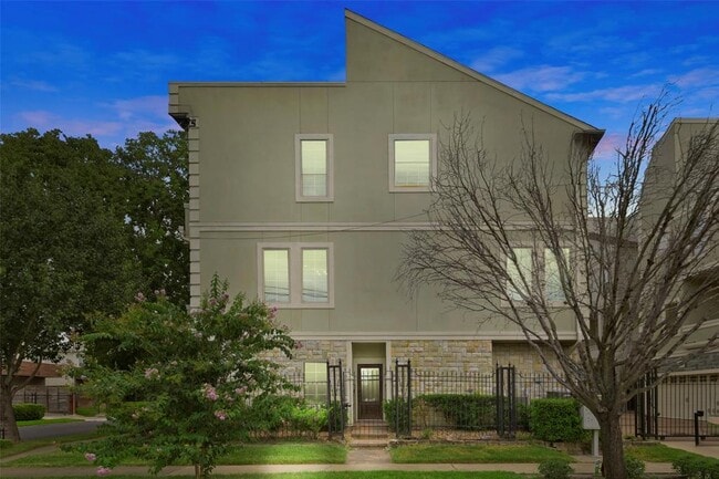 Building Photo - 4501 Crawford St