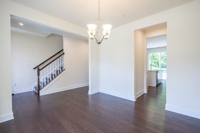 Building Photo - Amazing 3 BR/3 BA Single-Family Home in Mi...