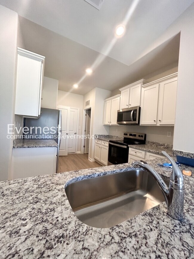 Building Photo - 124 Lightning Dr