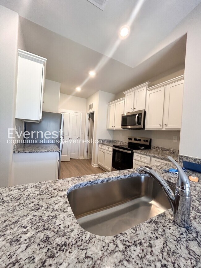 Building Photo - 3-Bedroom Home with Attached Garage / Pet-Friendly / Vouchers Accepted / Coming Soon!