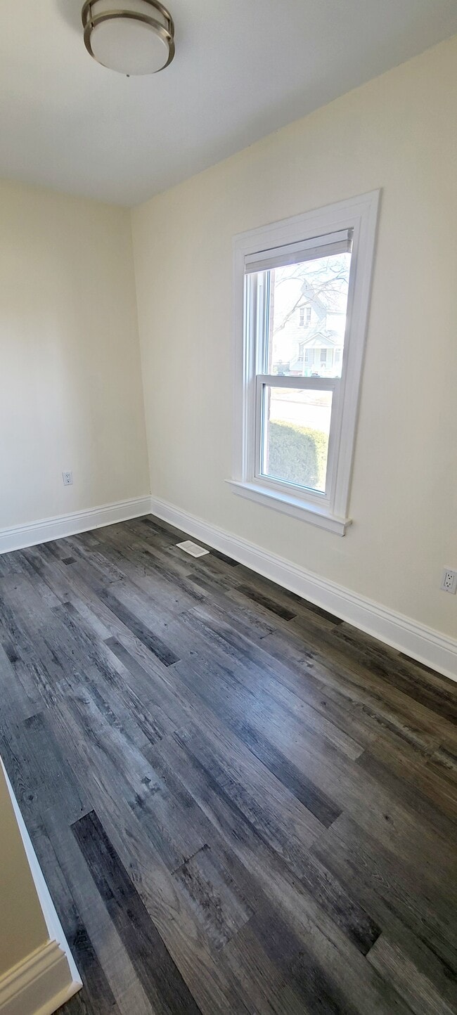 Building Photo - 282 Wellington St