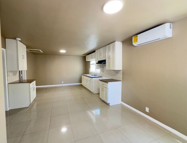 Foto del edificio - 802 E 111th Dr