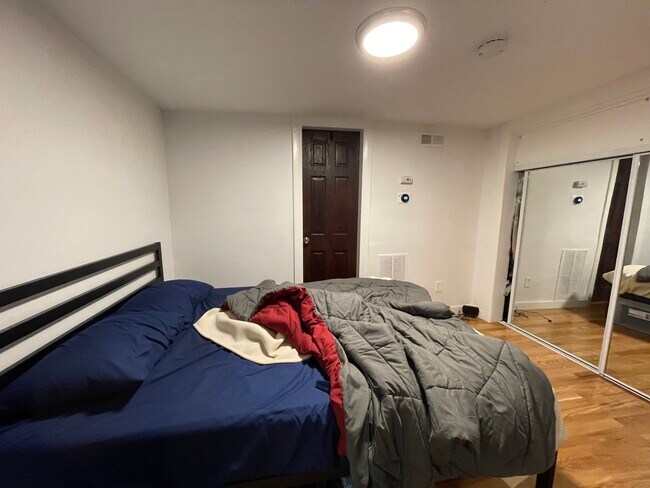 Foto del edificio - 682 Parker St