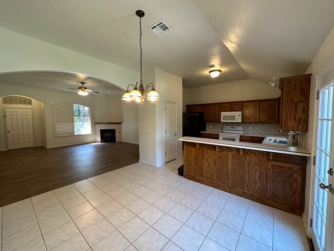 Building Photo - 1301 Melisa Dr
