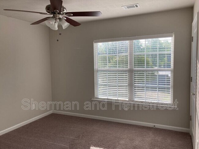 Foto del edificio - 622 Dobhill Ln