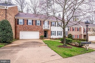 Building Photo - 10515 Meadow Bridge Ln