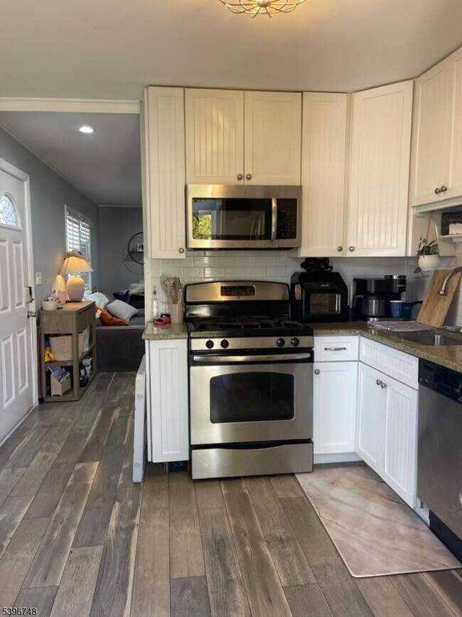 Foto del edificio - 16 Brookside Ave