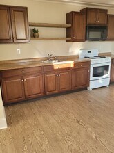 Building Photo - 984 W Main St