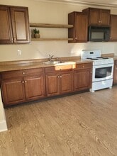 Building Photo - 984 W Main St