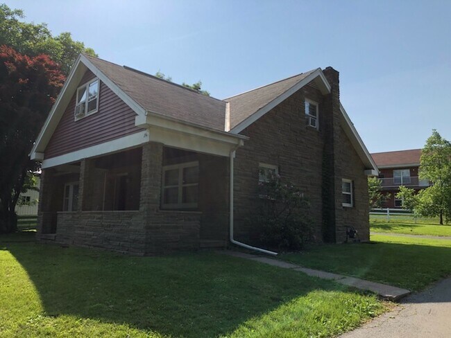 Building Photo - Renovated 3-Bedroom Home with Detached Gar...