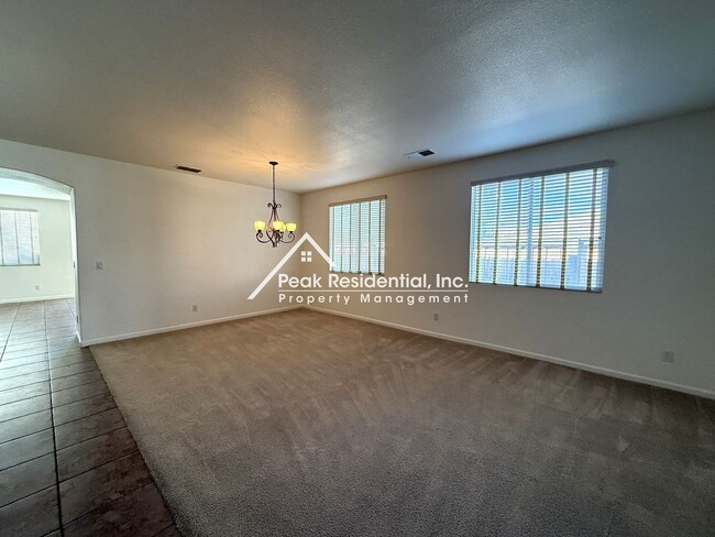 Foto del edificio - Spacious 4bd/2ba Elk Grove Home with 3-Car...