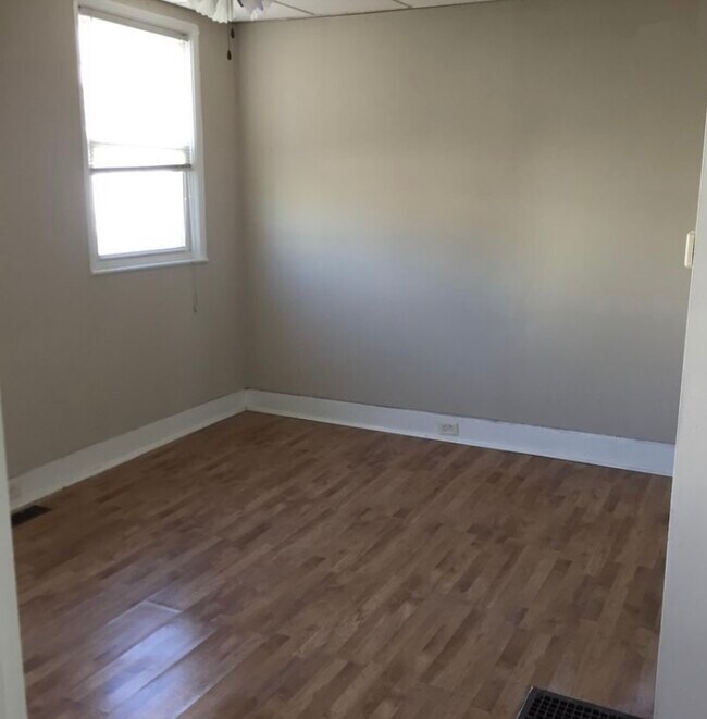 Living Room - 332 E 9th St