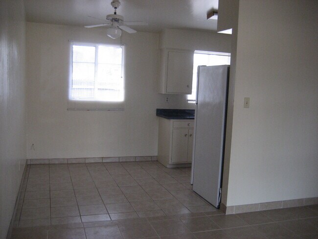 Foto del edificio - 3779 N Tuttle Ave