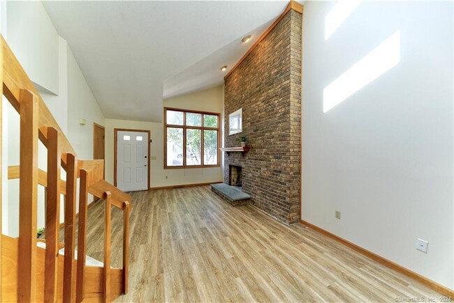 Building Photo - 22 Ivy Ln