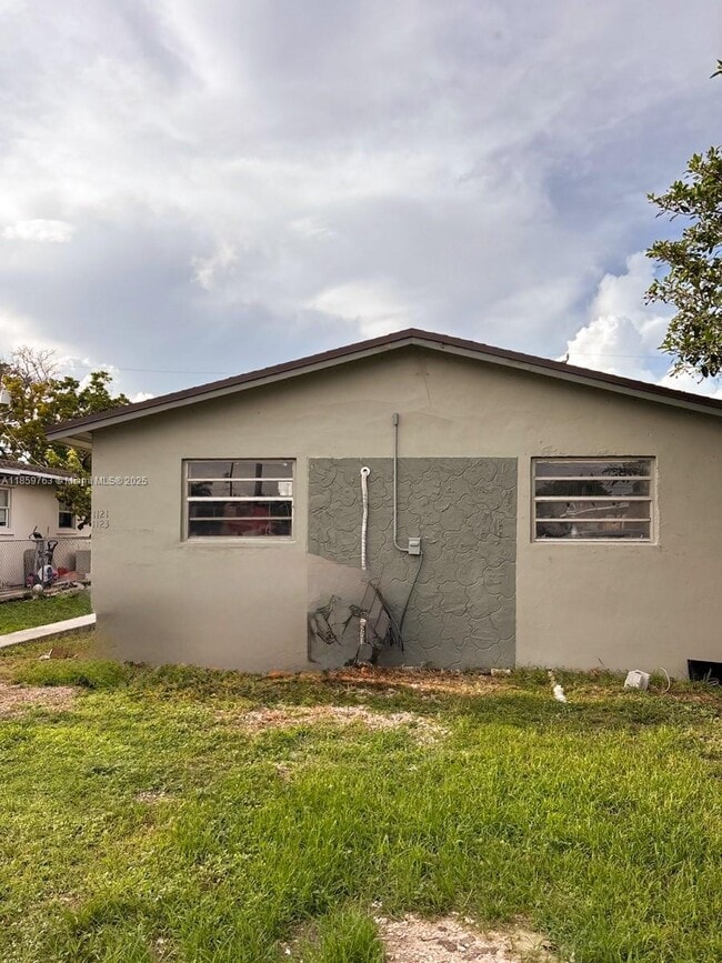 Building Photo - 1121 NW 11th St