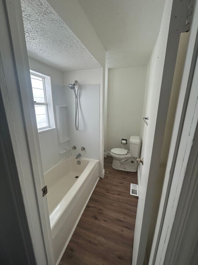 Foto del edificio - Welcome Home to This Well-Maintained Turtle Creek Gem