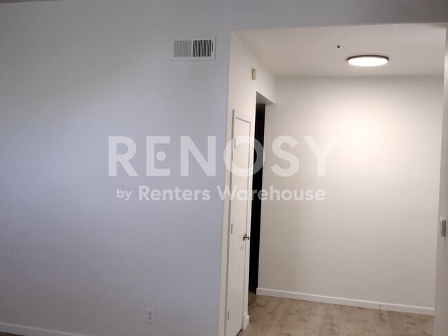 Foto del edificio - Ideal 3 Br 2 Ba 1 Carport Condo Near 96th St and Shea in N Scottsdale