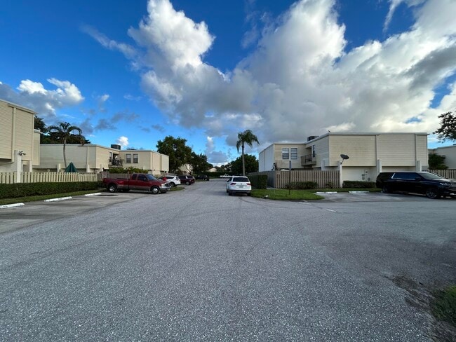 Foto del edificio - 11983 Shakerwood Ln