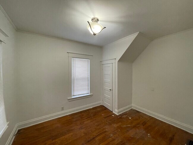 Building Photo - 1612 Hays Park Ave
