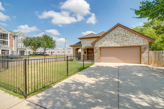 Building Photo - Great Custom 3 Bedroom, 2 Bath Home in Wes...