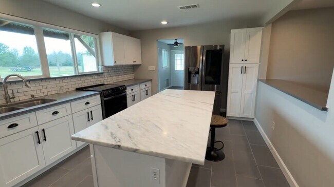 Building Photo - 6910 S Mallard Dr