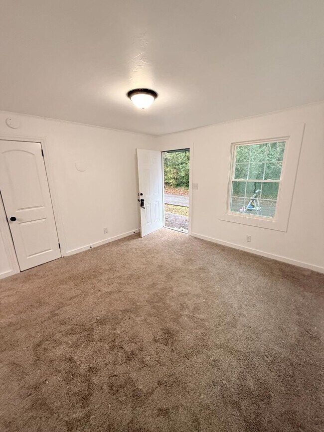 Building Photo - 110-116 Dobbs St - Unit 112