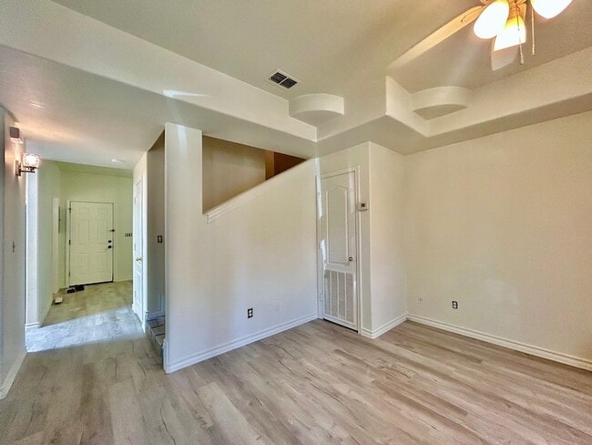 Building Photo - 1000 Ranchway Dr