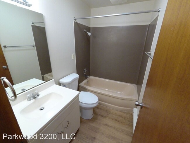 Building Photo - 3200 NE 140th St