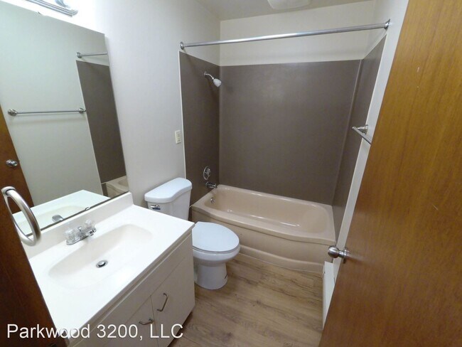Foto del edificio - 3200 NE 140th St