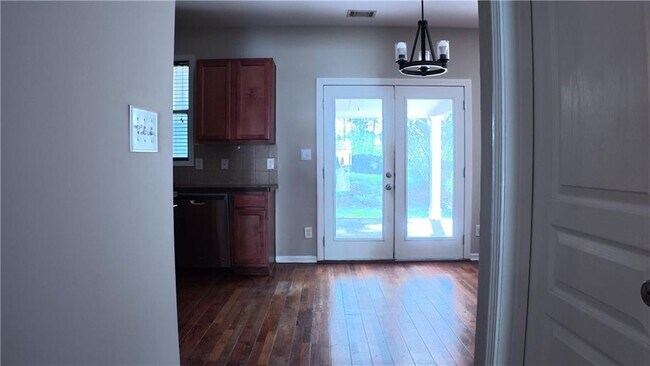 Foto del edificio - 3440 Kentwater Dr