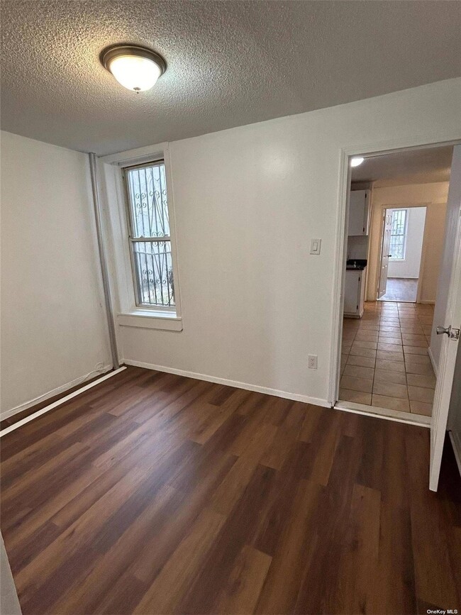Building Photo - 438 Linwood St