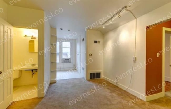 Building Photo - 1915 Pine St