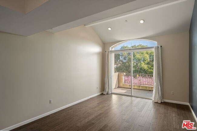 Foto del edificio - 1625 Granville Ave