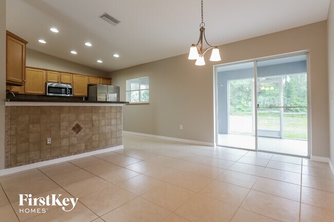 Building Photo - 2463 Alesio Ave