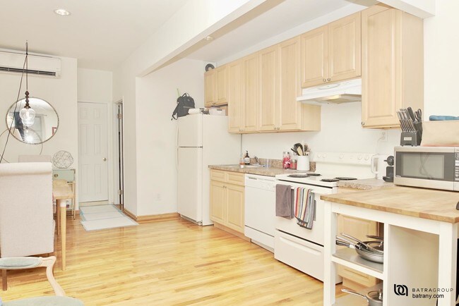 Building Photo - 723 Third Avenue