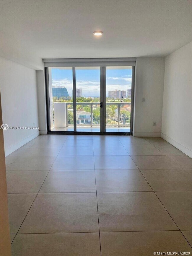 Foto del edificio - 9261 E Bay Harbor Dr