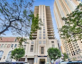 Building Photo - 635 N Dearborn St