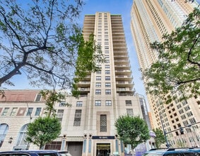 Building Photo - 635 N Dearborn St