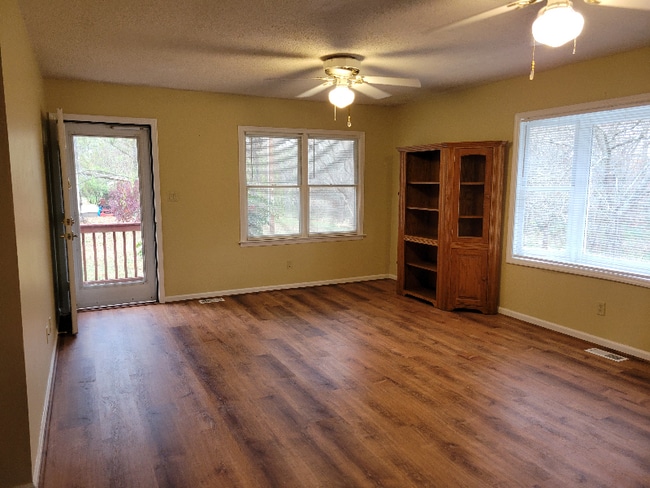 Foto del edificio - 2726 Riverside Rd