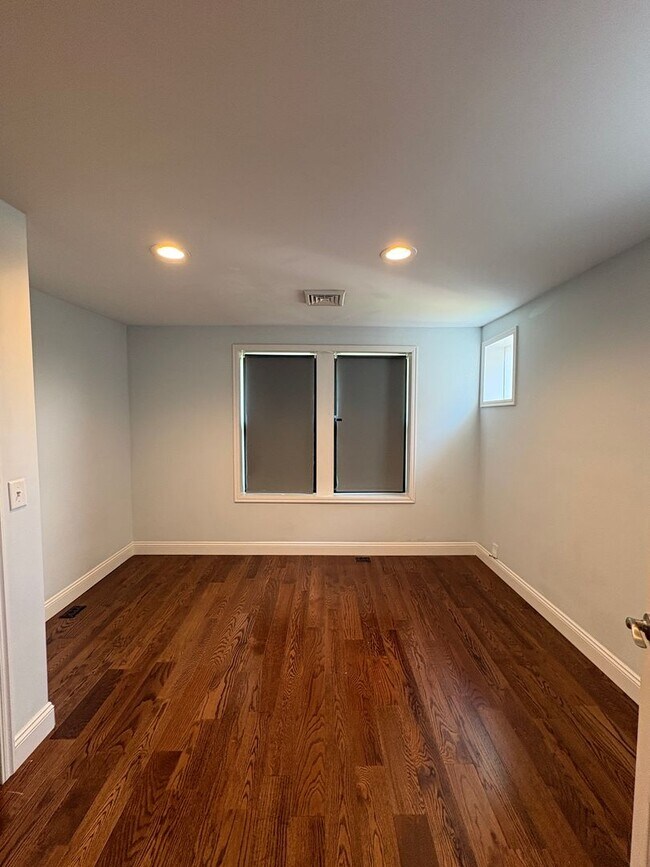 Foto del edificio - 4217 Blaine Ave